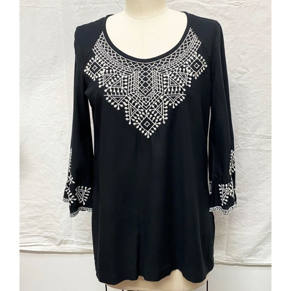 Black top with embroidery SM